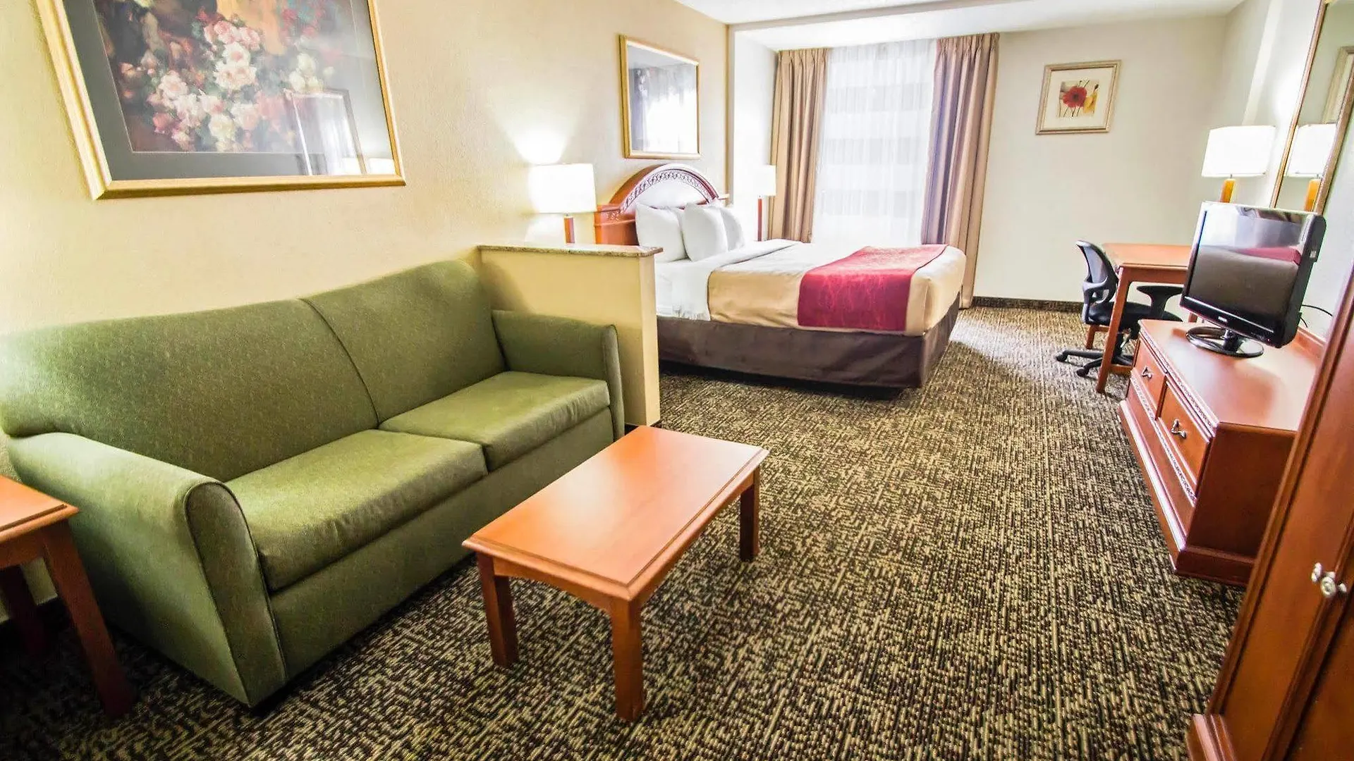 Quality Inn & Suites Winter Park Village Area Orlando Hotel